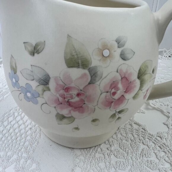 Pfaltzgraff Tea Rose 20 Oz Milk Cream Sauce Pitcher Floral Stoneware 5.25" - Picture 2 of 11